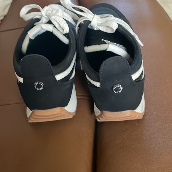 Steve Madden womens sneakers blackk with 
Whiter details worn once - Picture 3 of 3